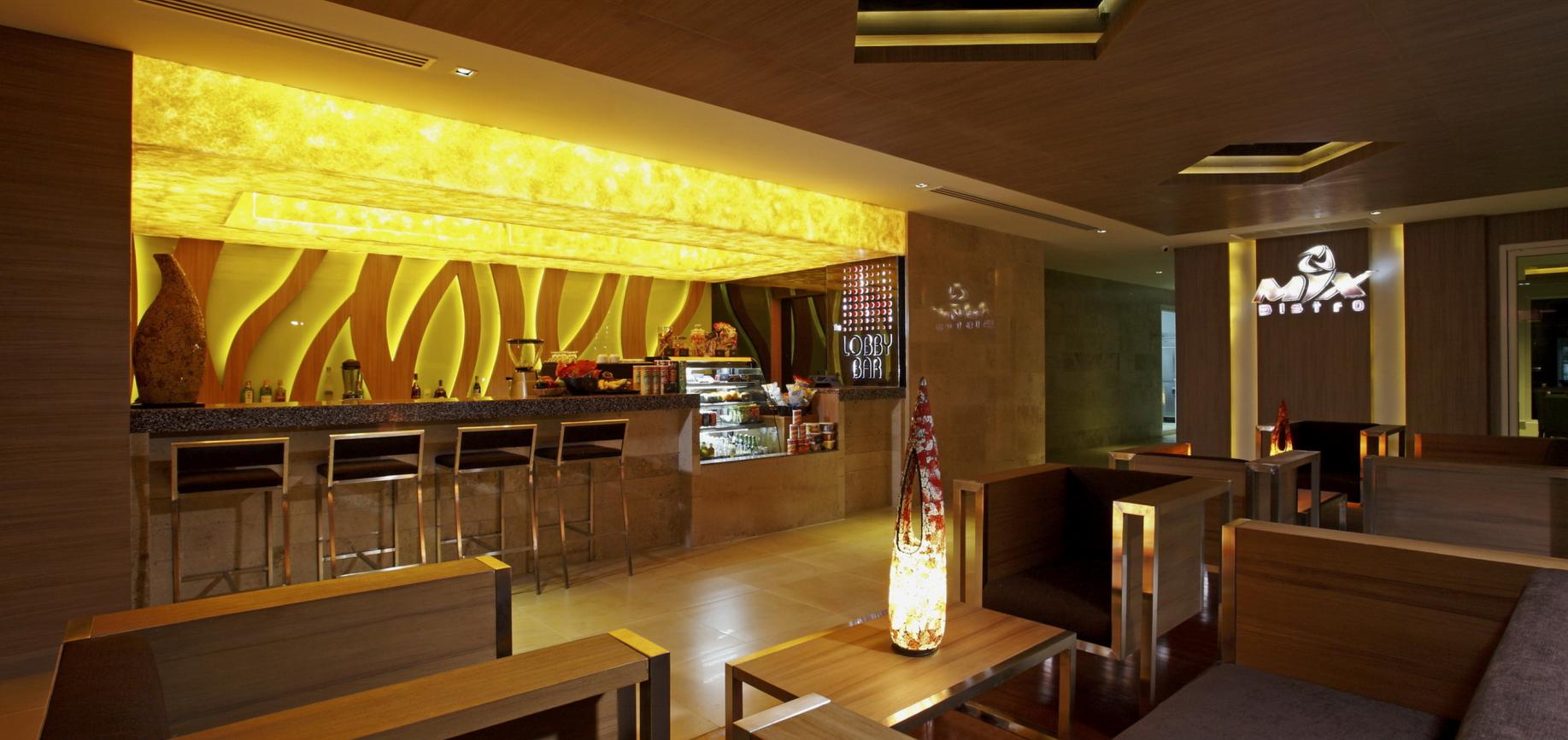 Lobby Bar at Centara Pattaya Hotel
