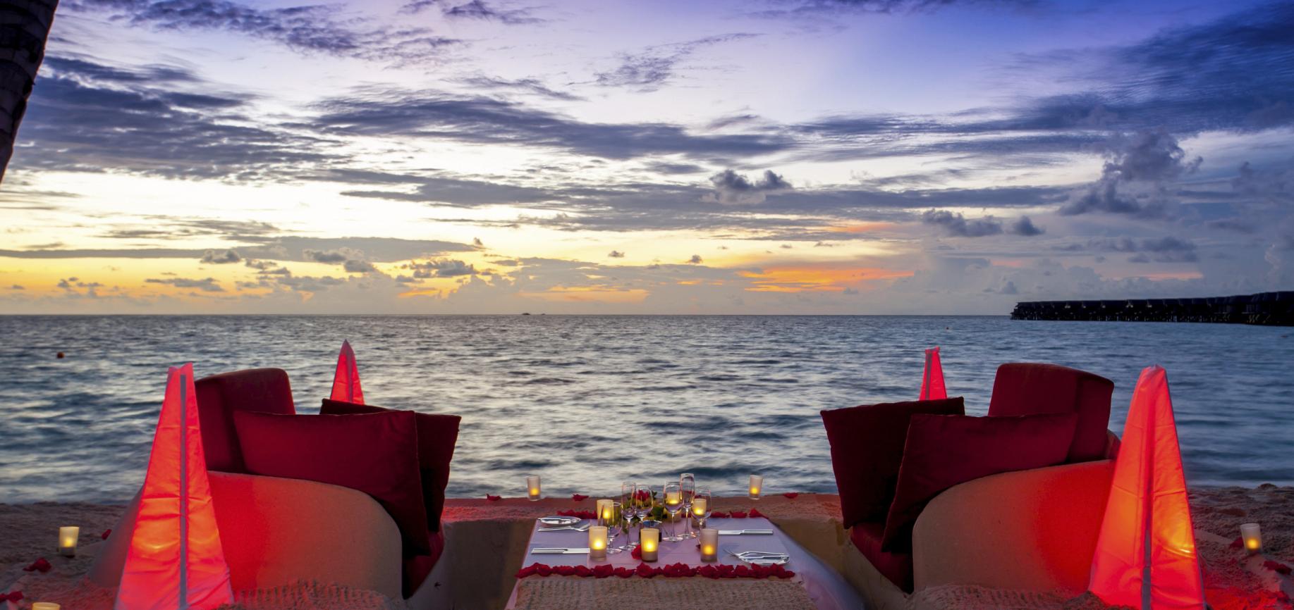 Sand Sofa Dinner