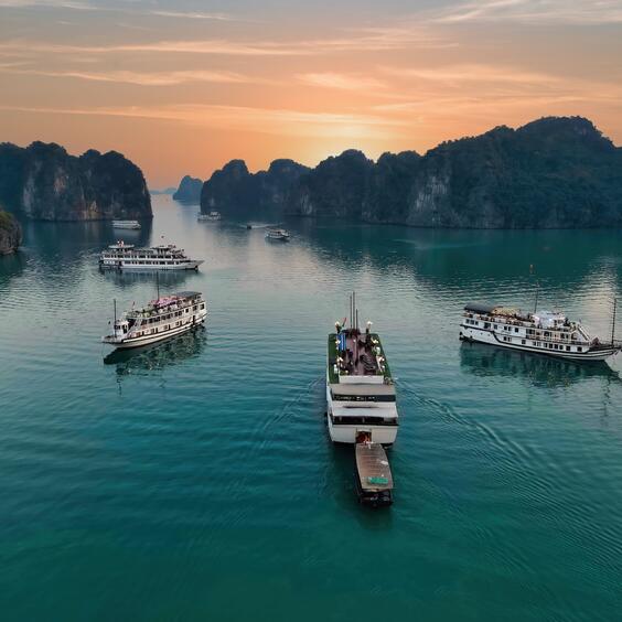 Bai Tu Long Bay