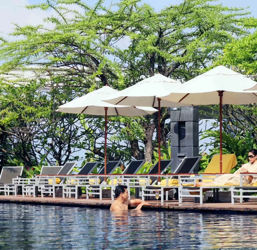 Poolside Bar at Centara Grand at Centralworld