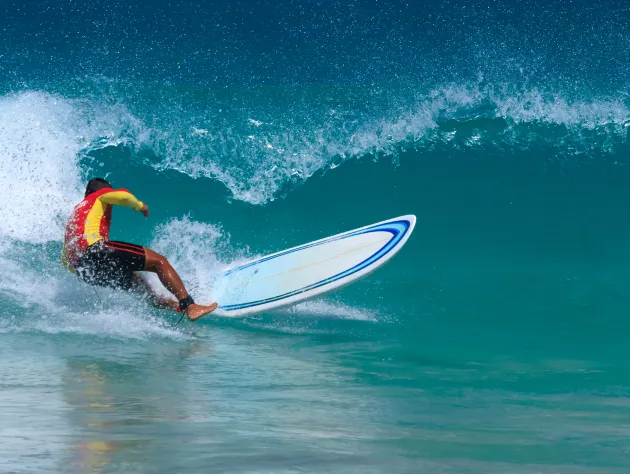 The five best beaches for surfing in Phuket
