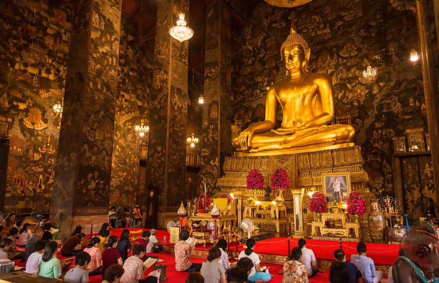 Visitors following the Thai temple dress code for worship 